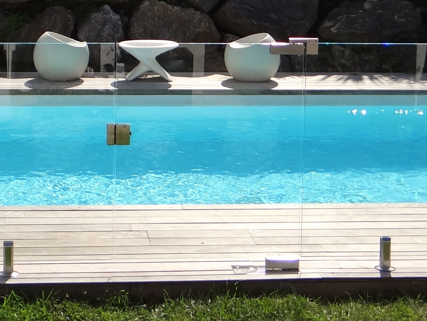 Baluglass - barrières de piscine en verre sans poteau | Amext